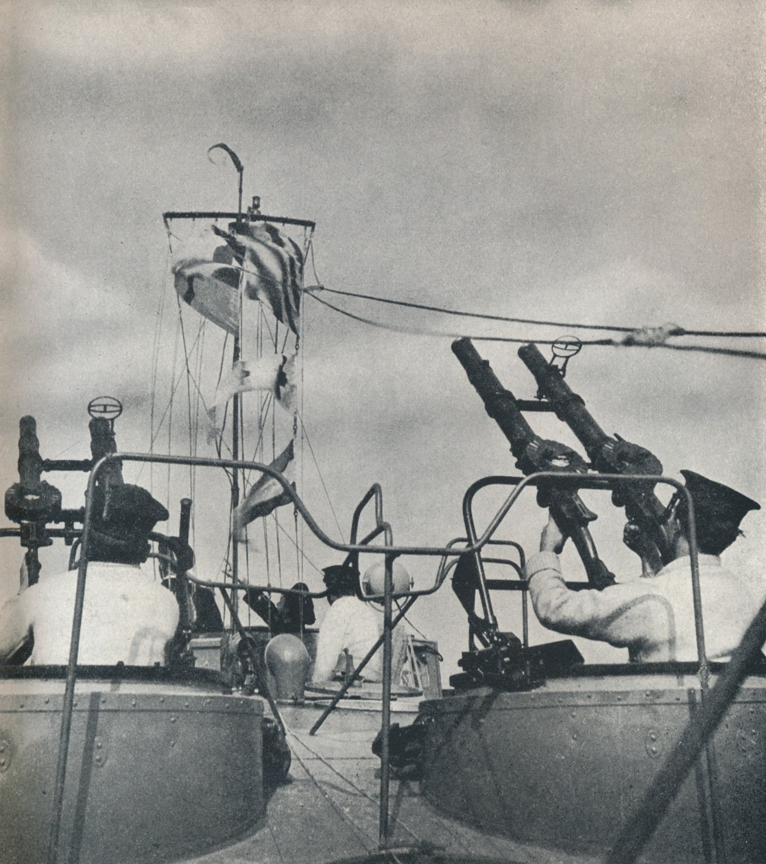 علامة !، 1941 بواسطة سيسيل بيتون