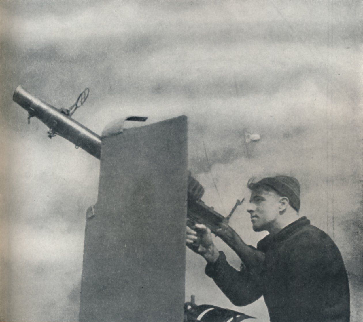 علامة !، 1941 بواسطة سيسيل بيتون