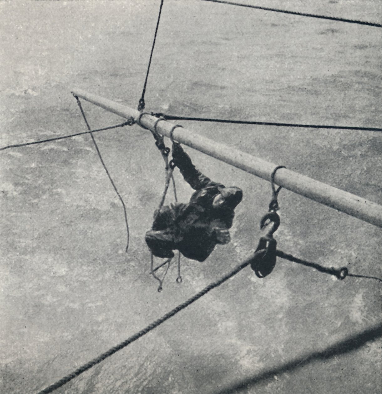 جزء من العمل ، 1941 بواسطة سيسيل بيتون