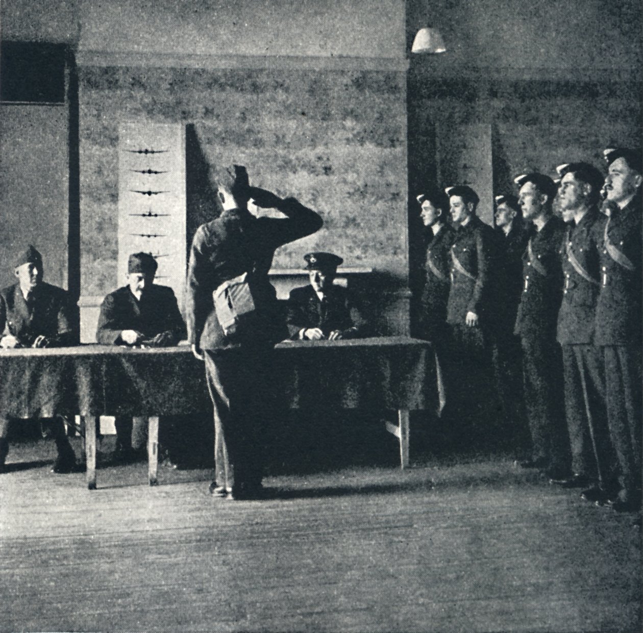موكب الأجور ، 1941 بواسطة سيسيل بيتون