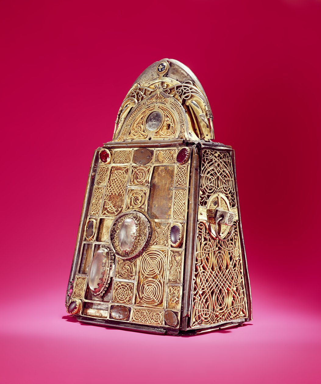 ضريح جرس القديس باتريك ، من أرماج ، أيرلندا ، c.1100 (البرونز مع الفضة والزجاج والكريستال الصغر والزجاج) (انظر أيضًا 344383) بواسطة سلتيك