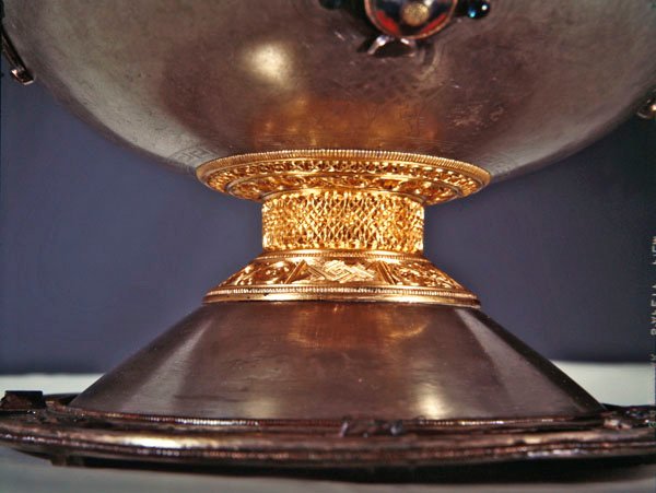 The Ardagh Chalice، Reerasta، County Limerick (الفضة مع التذهيب الفضي والمينا والنحاس والبرونز) (تفاصيل 228699) بواسطة سلتيك