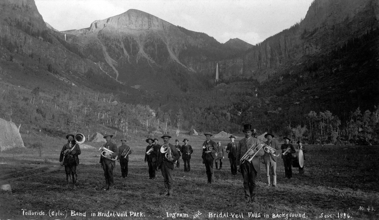 فرقة Telluride في Bridal Veil Park Ingram و Bridal Veil Falls ، 1886 (صور من وزن الجسم) بواسطة تشارلز جودمان