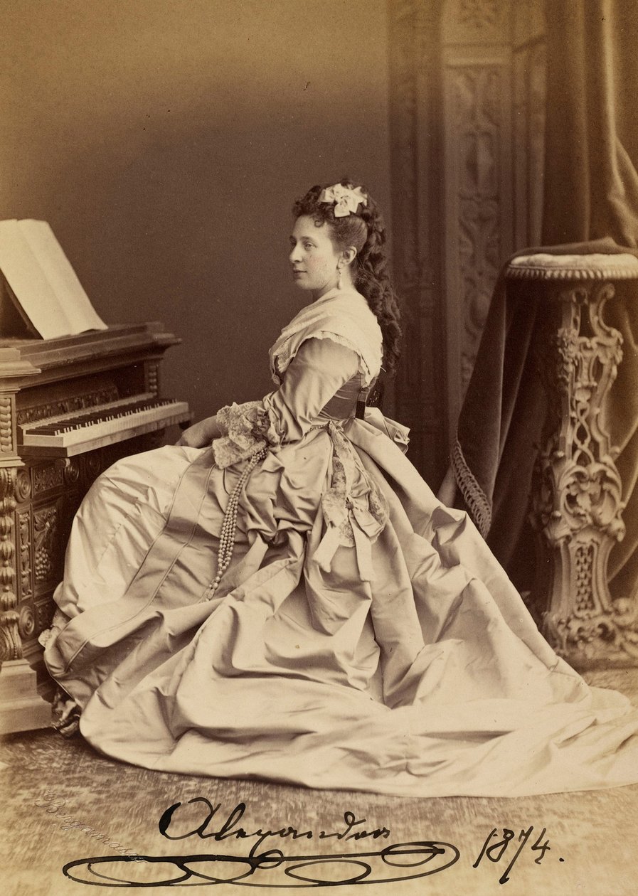 صورة للدوقة الكبرى الكسندرا يوسيفوفنا من ساكس ألتنبرغ (1830-1911) بواسطة تشارلز برجاماسكو