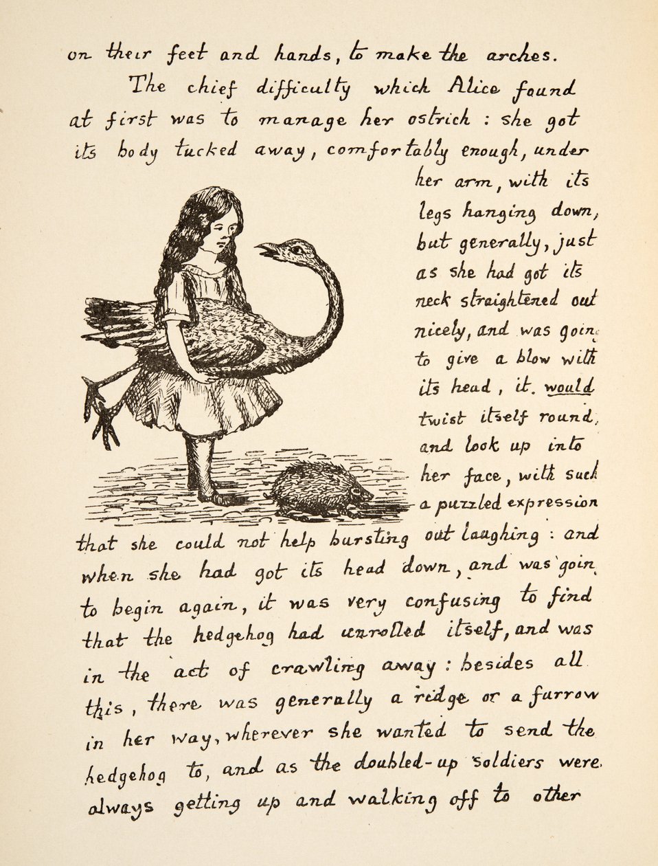 أليس تحمل النعامة ، صورة توضيحية من Alices Adventures Under Ground ، حانة. 1886 (فاكس) بواسطة تشارلز لوتويدج دودجسون