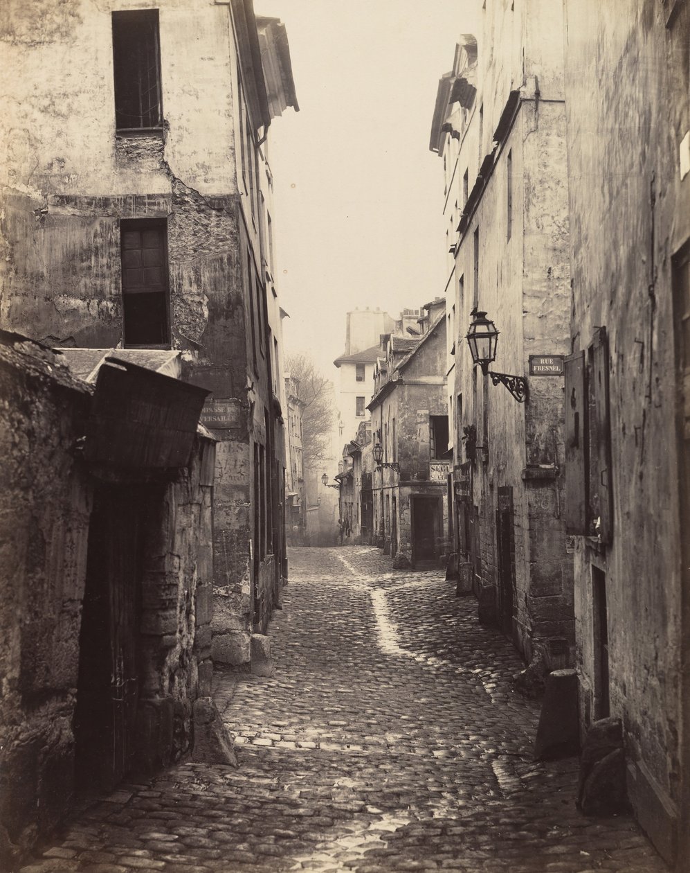 شارع Traversine من شارع Rue d'Arras ، كاليفورنيا. 1868. بواسطة تشارلز مارفيل