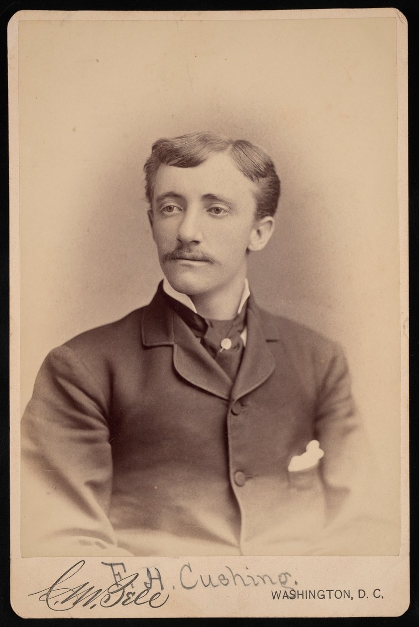 صورة لفرانك هاميلتون كوشينغ 1857-1900 ، قبل 1893. بواسطة تشارلز ميلتون بيل