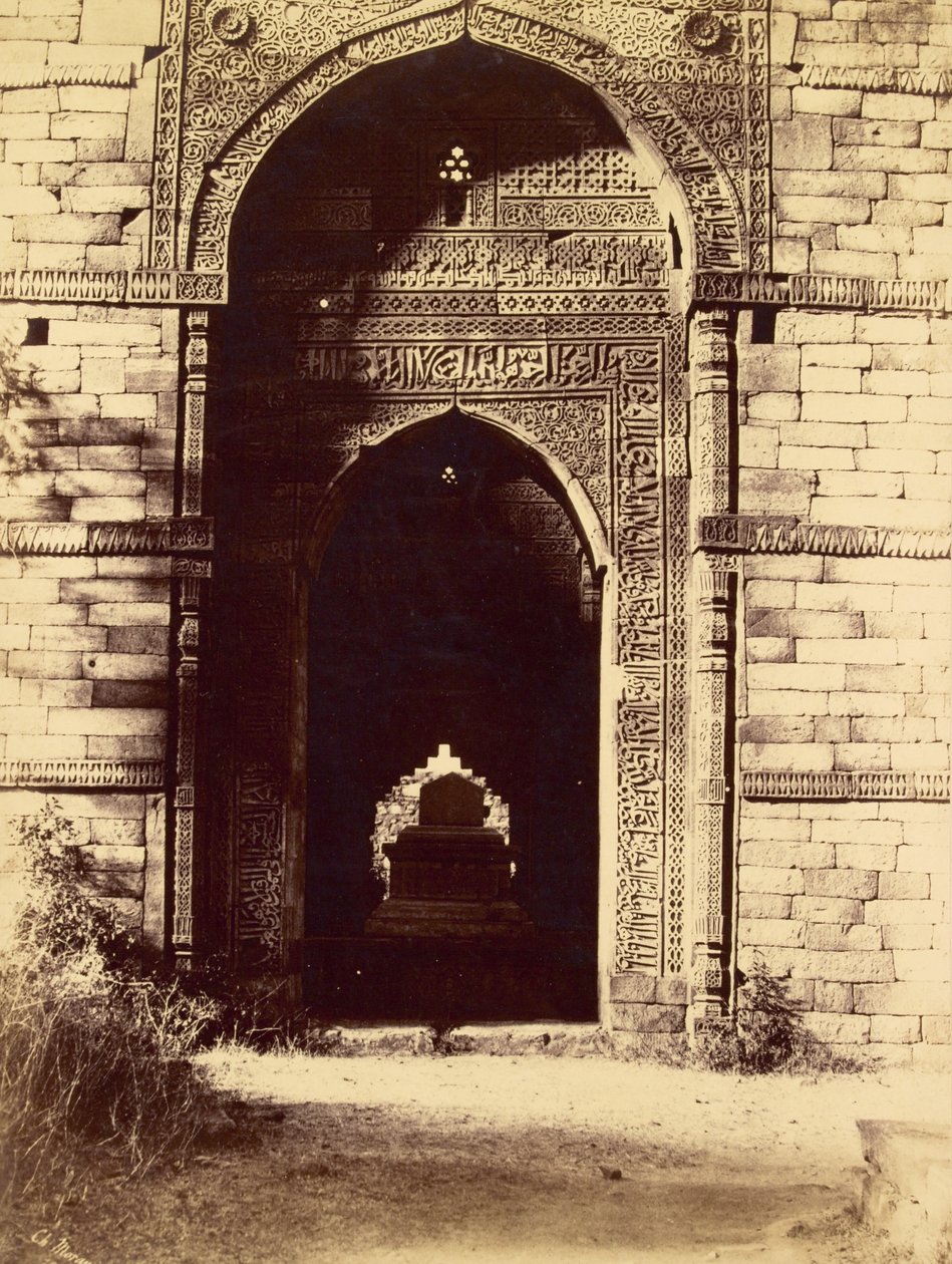  بواسطة تشارلز مورافيا