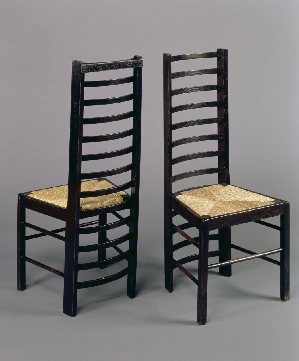 كراسي Ladderback ، 1903 (بلوط مصبوغ) بواسطة تشارلز ريني ماكينتوش