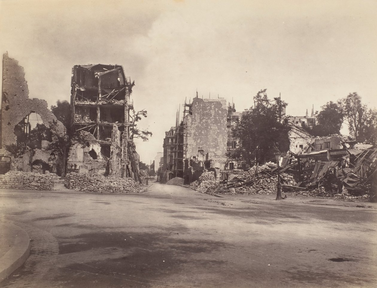 منازل في Porte d'Auteuil ، مايو 1871. بواسطة تشارلز سولييه