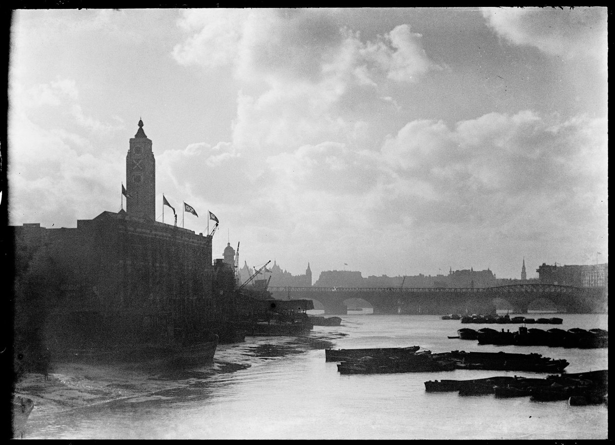 Oxo Tower Wharf، Bargehouse Street، Southwark، Greater London Authority، 1930s. بواسطة تشارلز وليام بريكيت