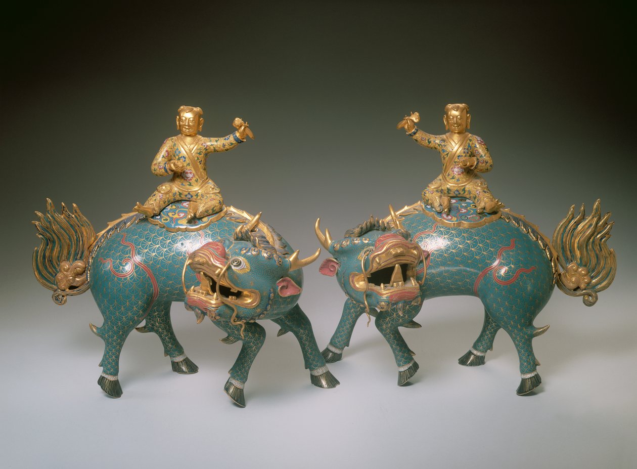 زوج من Qilin ، فترة Qianlong (1736-95) (مصوغة بطريقة ومينا شامبليف مع معدن مذهب) (لمزيد من التفاصيل انظر 272143) بواسطة المدرسة الصينية