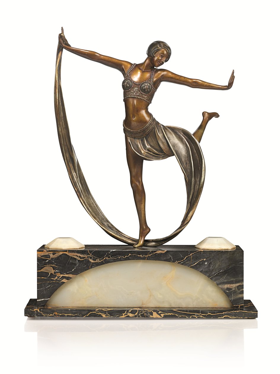شخصية آرت ديكو بقاعدة مضيئة ، "إسبيريت دي جوزفين بيكر" ، حوالي عام 1925 (برونز مطلي بالطلاء على البارد) بواسطة كلير جين روبرت كولينت