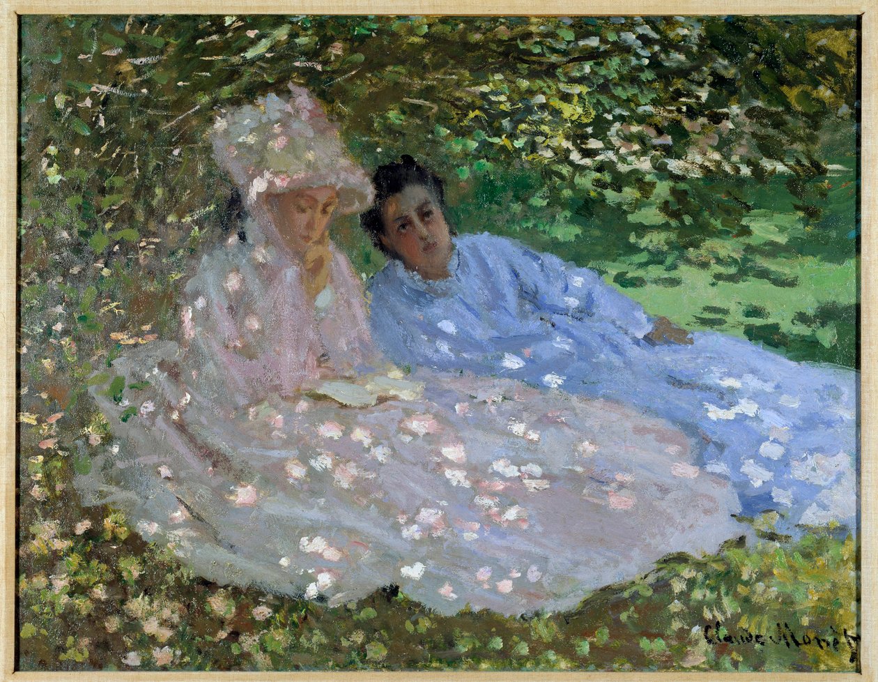 السيدة مونيه وصديقة في الحديقة. امرأتان تجلسان في ظل شجرة. لوحة لكلود مونيه (1840-1926) بواسطة كلود مونيه