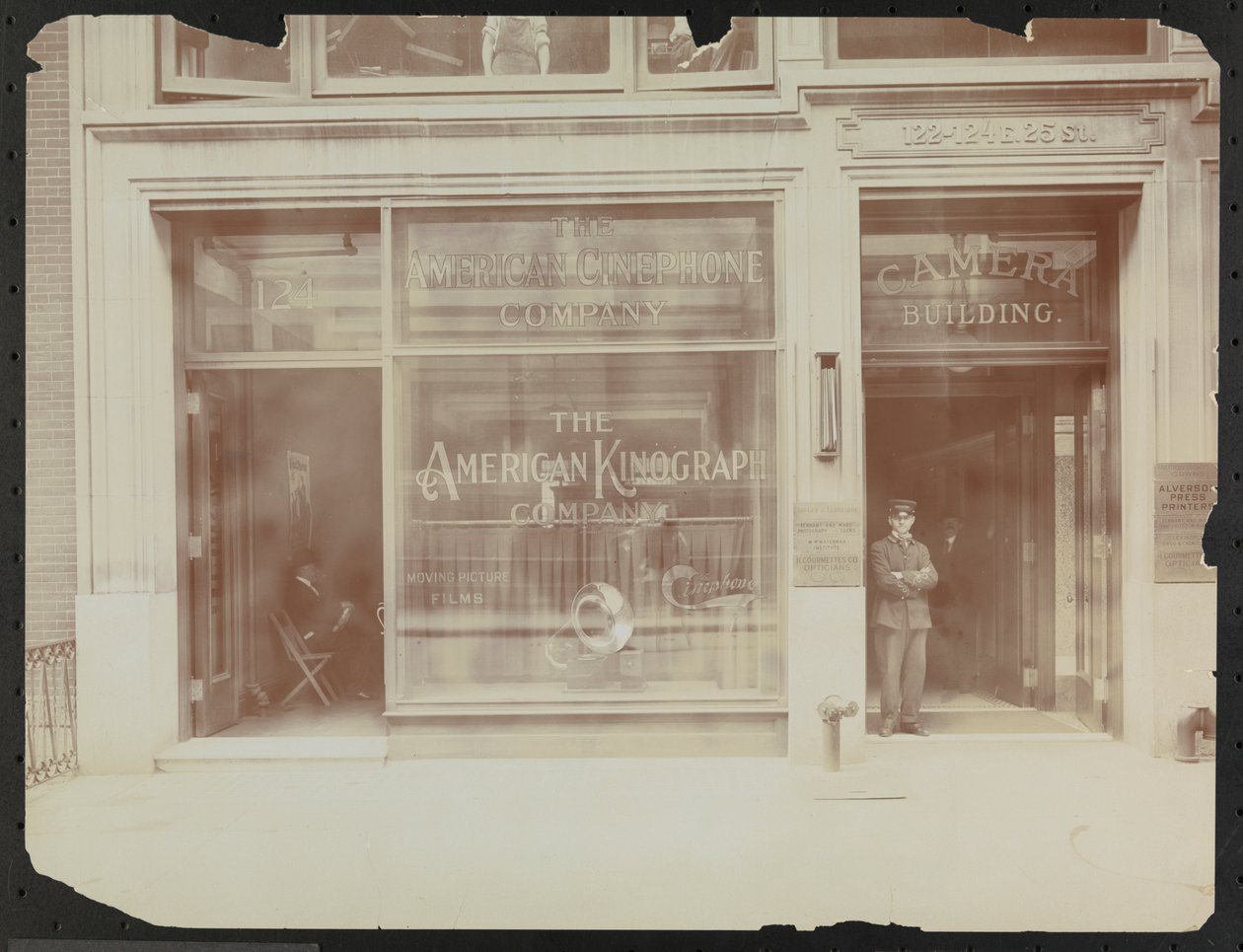 واجهة الطابق الأول من 122-124 E. شارع 25 ، مبنى الكاميرا ، شركة American Cinephone ، شركة American Kinograph وبواب ، نيويورك بواسطة شركة بايرون