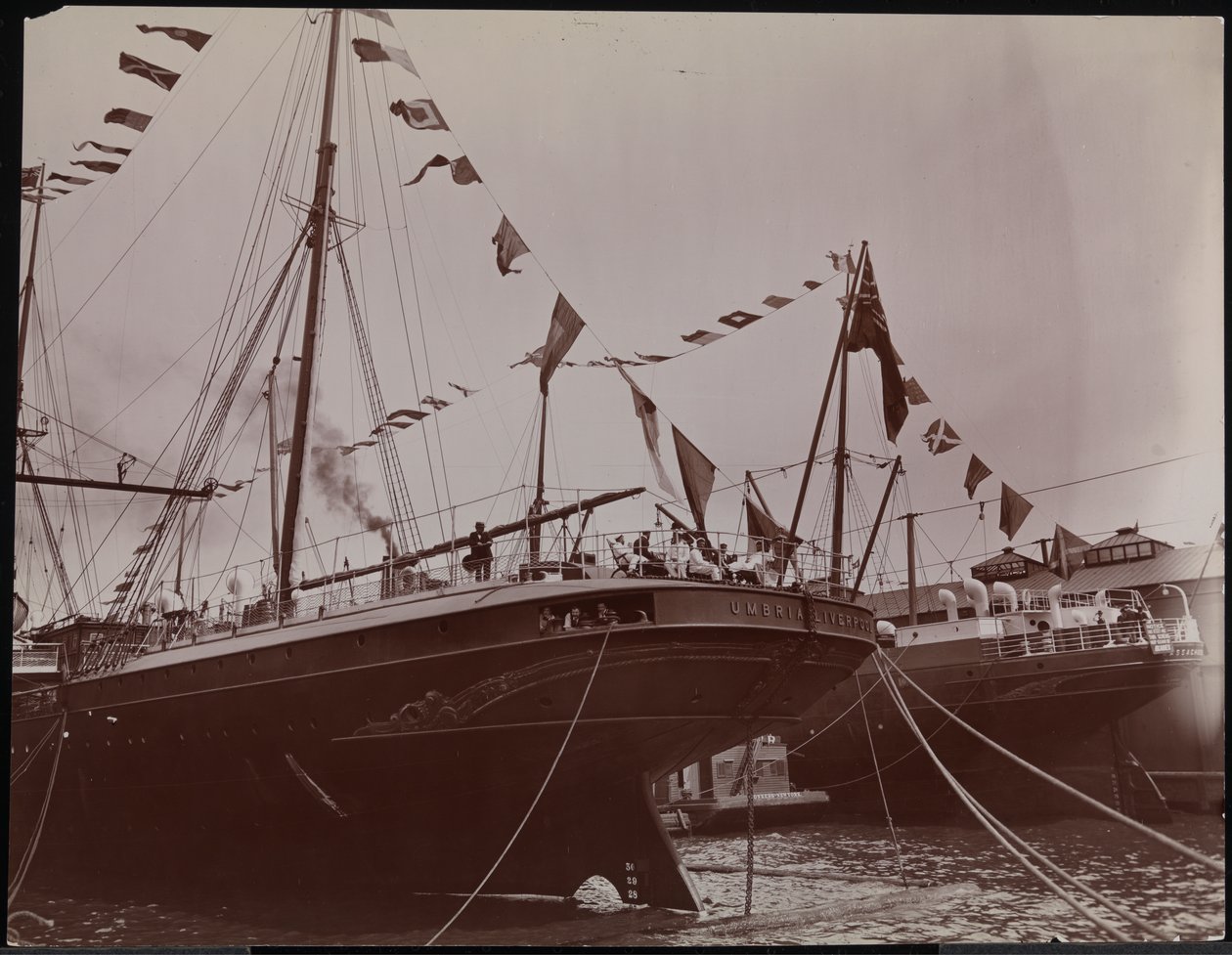 SS "Umbria" في قفص الاتهام ، حوالي 1897 (صورة بالأبيض والأسود) بواسطة شركة بايرون