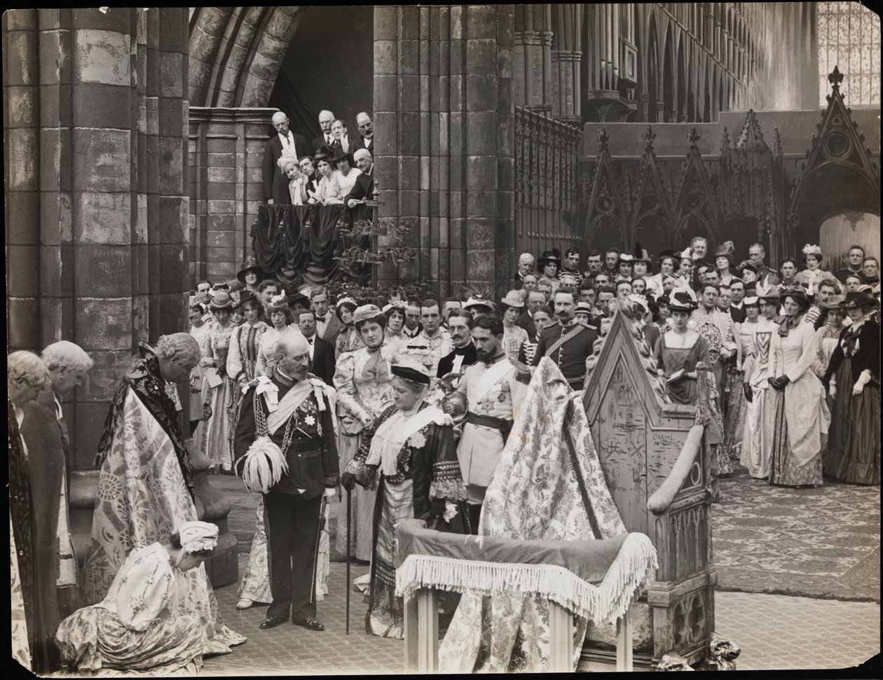 صورة ثابتة من فيلم Sixty Years a Queen ، حوالي عام 1914 (صورة بالأبيض والأسود) بواسطة شركة بايرون