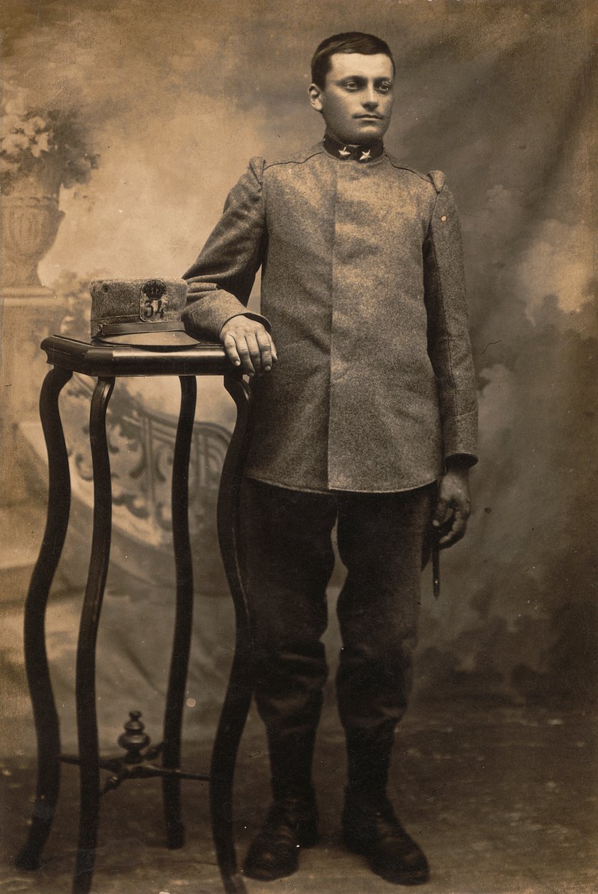 ألبوم "The GM R. Army (World War I)": جندي من فوج المشاة 34 بالزي الرسمي حسب البلد (صورة بالأبيض والأسود) بواسطة كونتيرنو كونتيرنو
