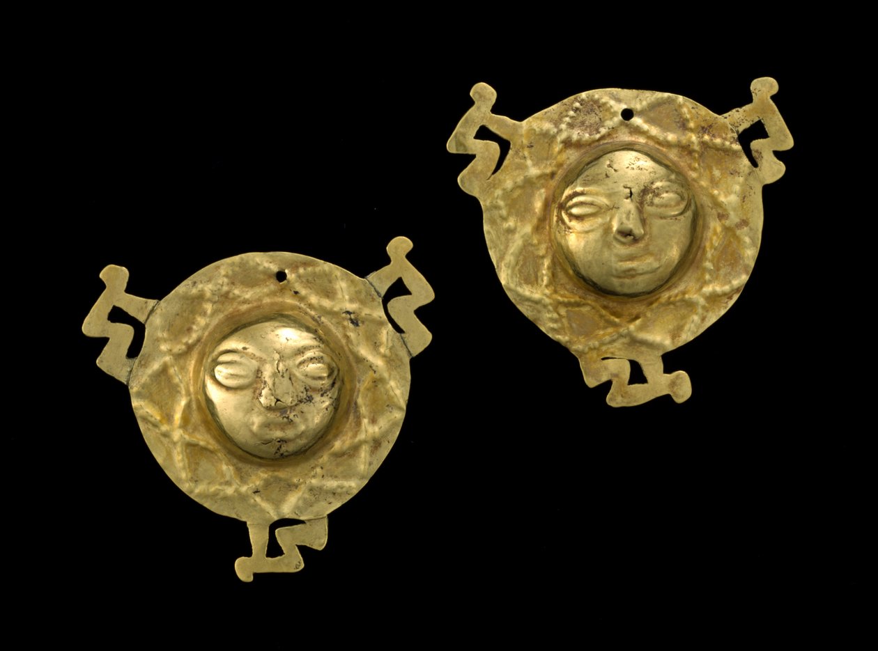 زوج من حلى الأذن ، 600-1600 م (ذهبي) بواسطة ثقافة نارينيو