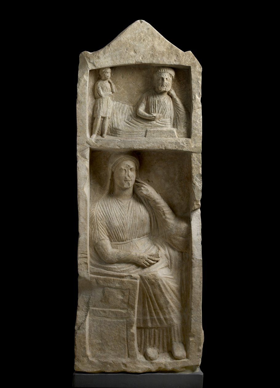شاهدة قبر من الحجر الجيري ، نقش مأدبة ملتح مع خادم يصاحب وامرأة جالسة ، c.325-30 قبل الميلاد (الحجر الجيري) بواسطة القبرصي