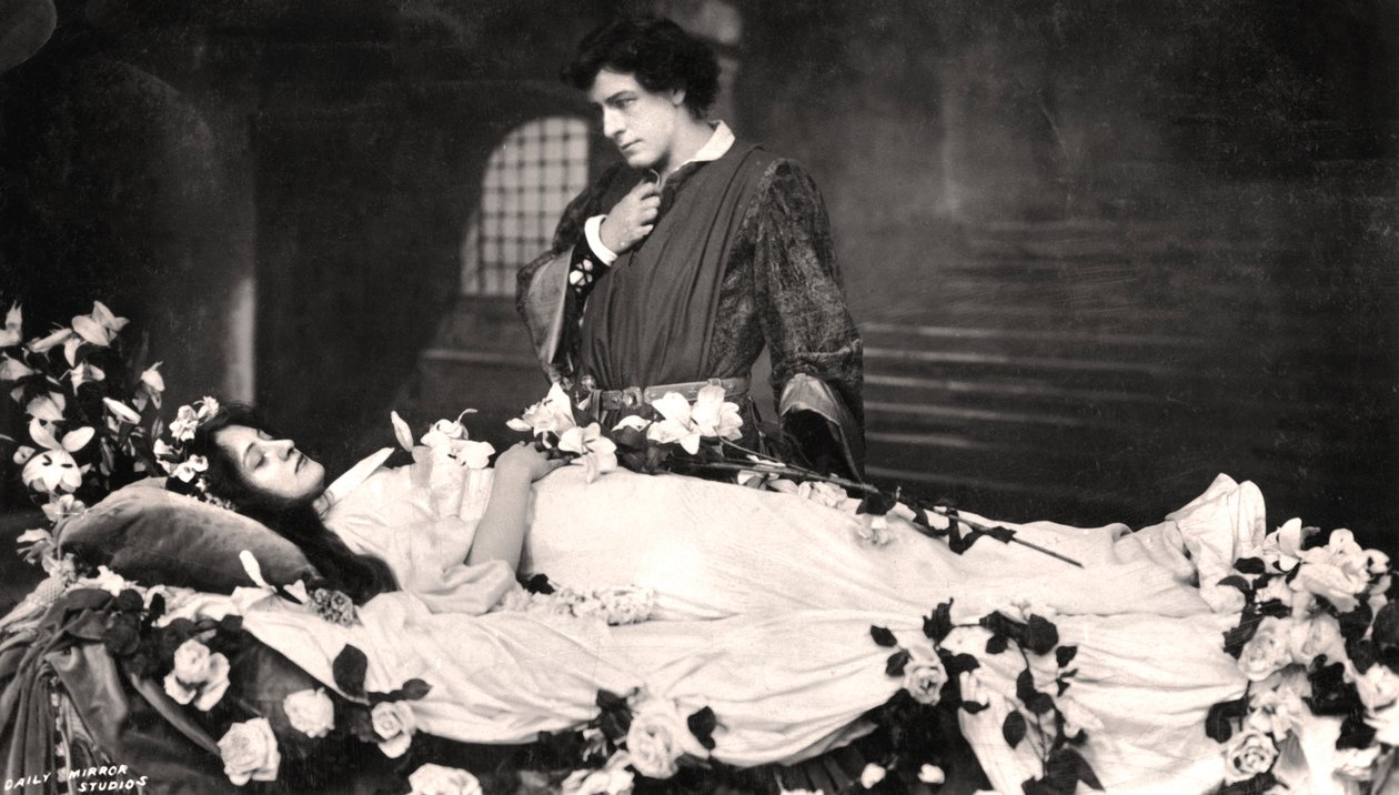 ماتيسون لانغ ونورا كيرين في مشهد من روميو وجولييت ، 1908. بواسطة استوديوهات المرآة اليومية
