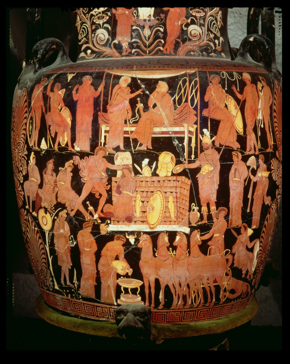 حفرة بوليية ذات شكل أحمر ، تفاصيل تضحية سجناء طروادة من قبل أخيل في جنازة فخار Patroclus انظر أيضًا 174669 بواسطة داريوس رسام