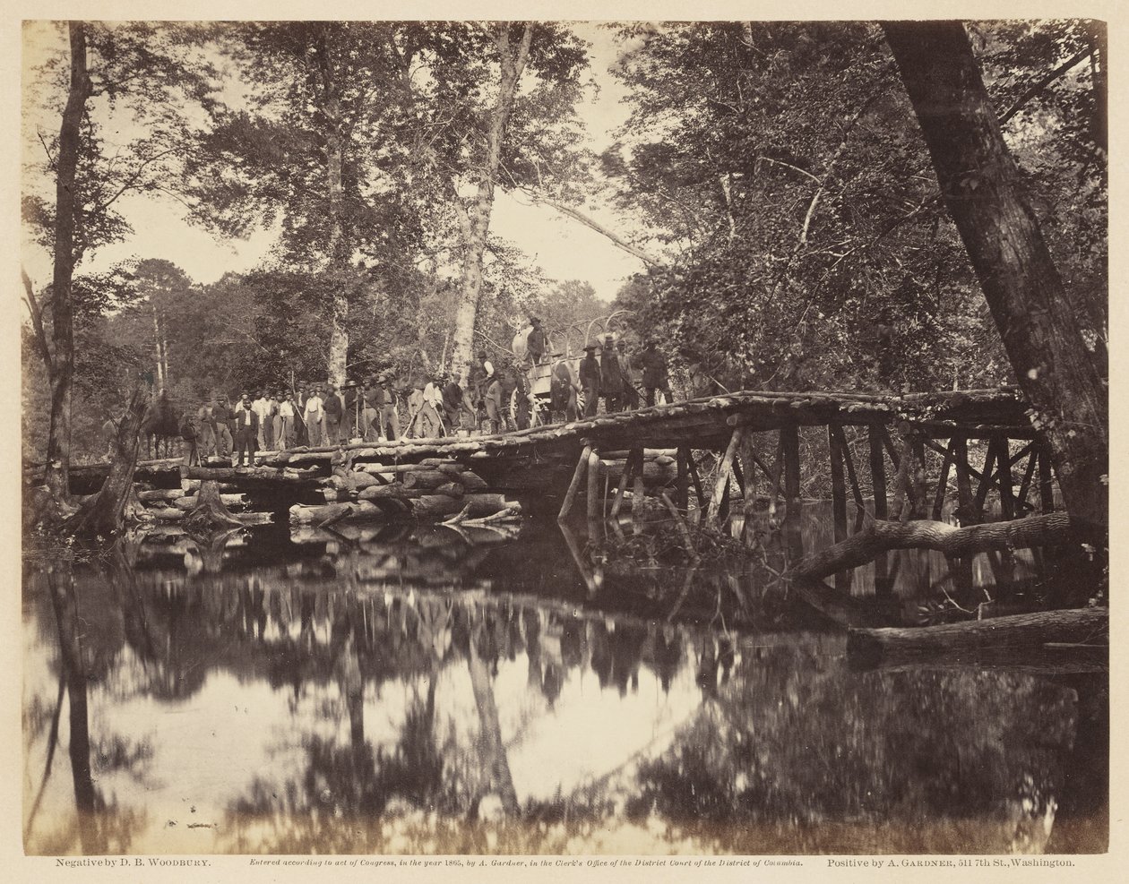 الجسر العسكري عبر Chickahominy. سلبي بواسطة DB Woodbury ؛ إيجابية من A. Gardner ، يونيو ، 1862 (طباعة زلال مثبتة على ورق منسوج) بواسطة ديفيد ب. وودبيري