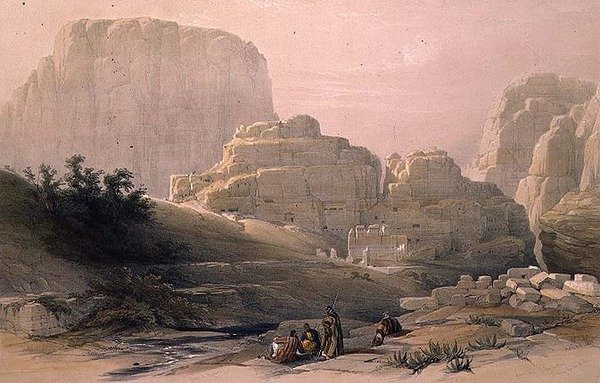 الطرف السفلي للوادي يظهر الأكروبوليس ، البتراء ، 9 مارس 1839 ، اللوحة 102 من المجلد الثالث من "الأرض المقدسة" ، نقشها لويس هاجي (1806-1885) حانة. 1849 (ليثو) بواسطة ديفيد (بعد) روبرتس
