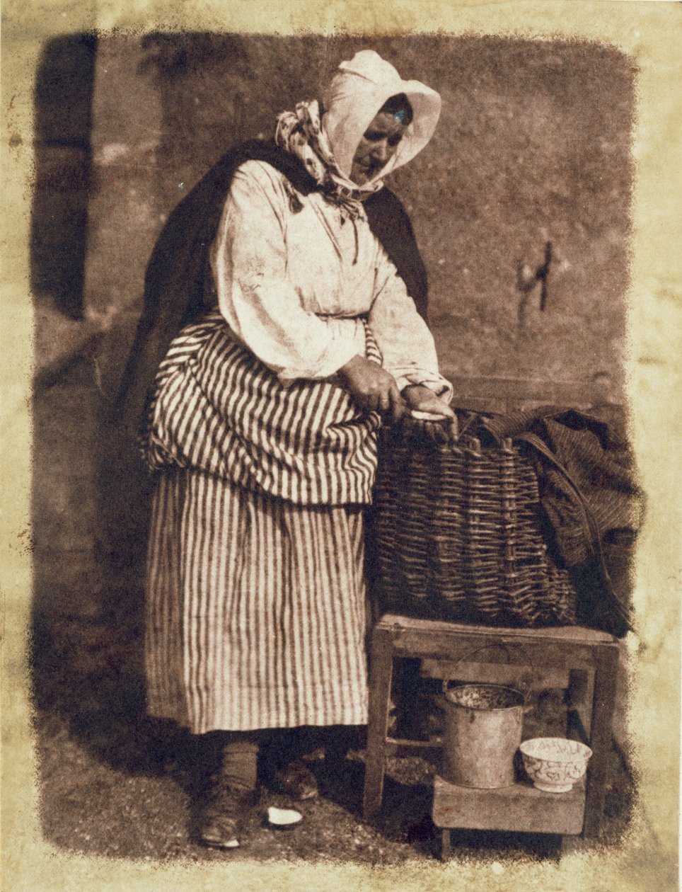 أويستر وومان ، 1843-1847 (طباعة ورقة ملح من سلبية كالوتيب) (انظر أيضًا 224278 ، 224280) بواسطة ديفيد اوكتافيوس هيل