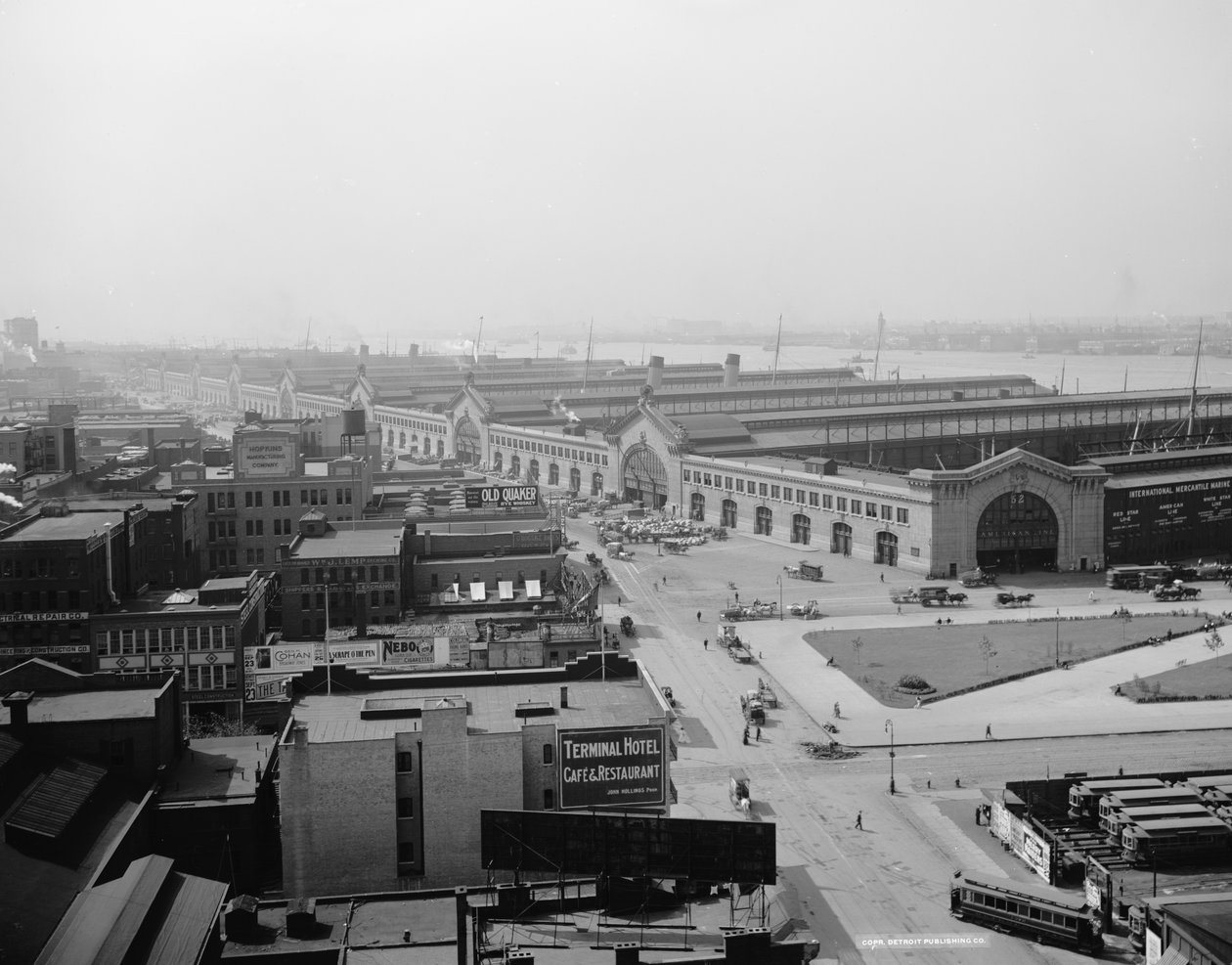 أرصفة تشيلسي الجديدة ، نيويورك ، c.1900-20 بواسطة شركة ديترويت للنشر