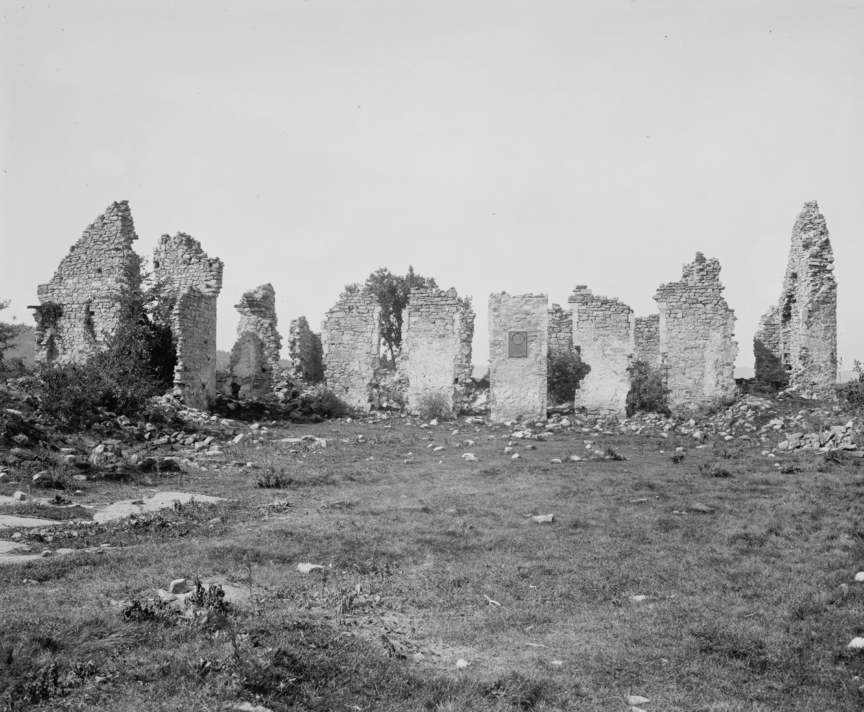 أطلال حصن تيكونديروجا ، بحيرة شامبلين ، نيويورك ، c.1900-10 بواسطة شركة ديترويت للنشر