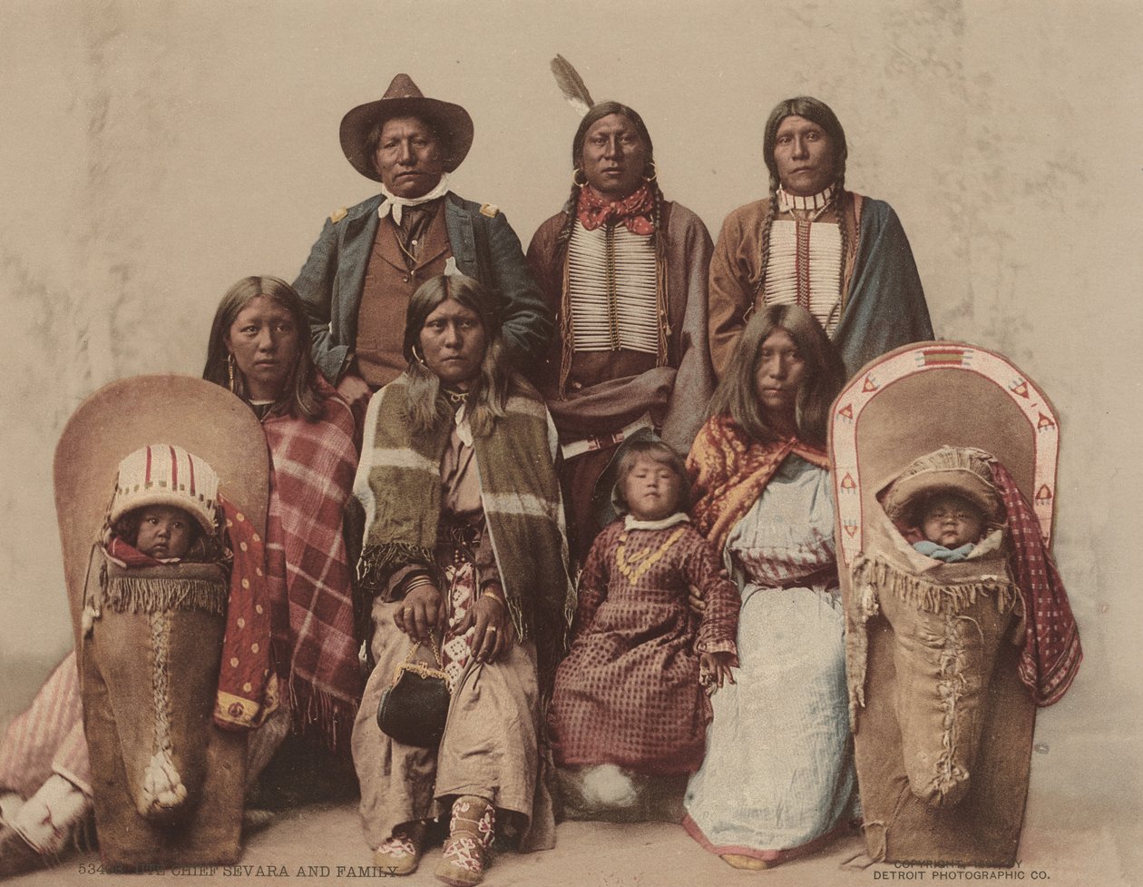 رئيس Ute Severo والأسرة ، c. 1885 ، تم نشره عام 1899. المؤلفون: شركة ديترويت الفوتوغرافية ، تشارلز أ. ناست. بواسطة شركة ديترويت الفوتوغرافية ، تشارلز أ.ناست