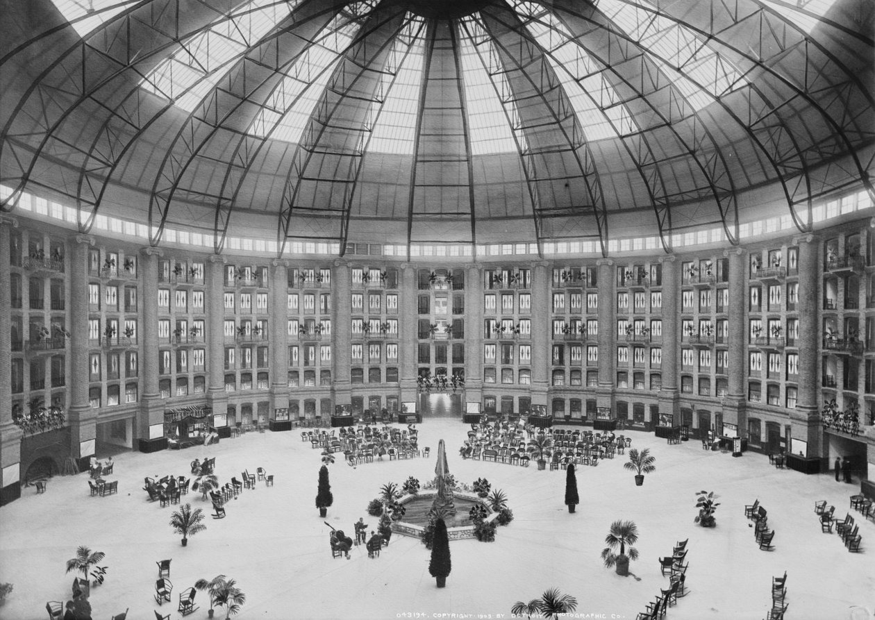 Atrium of New West Baden Springs Hotel، West Baden Springs، Indiana، c.1900-15 بواسطة شركة ديترويت للنشر