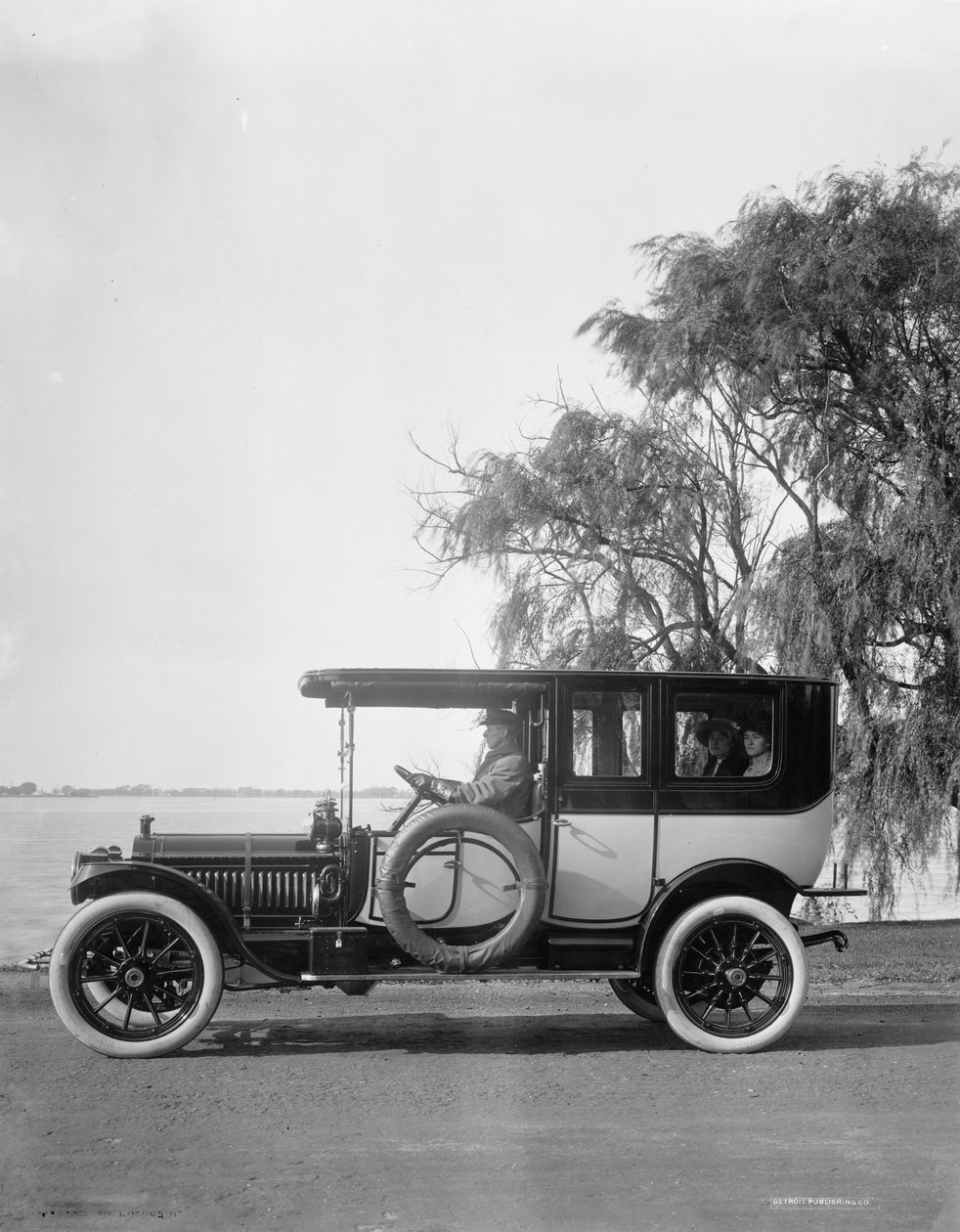 باكارد 1912 سيدان بواسطة شركة ديترويت للنشر