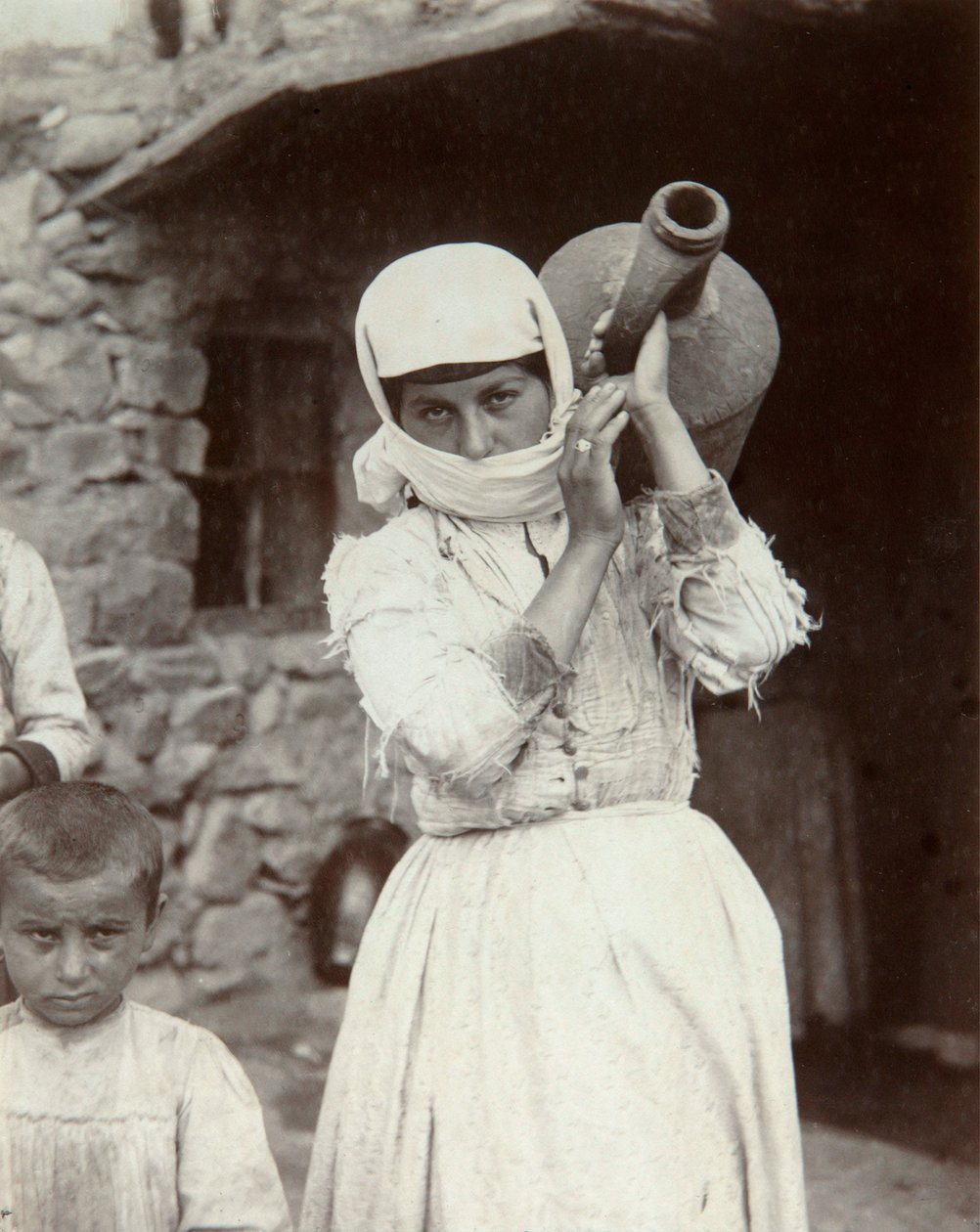 فتاة ريفية أرمنية ، يريفان ، أرمينيا ، 1880. بواسطة دميتري إيفانوفيتش يرماكوف
