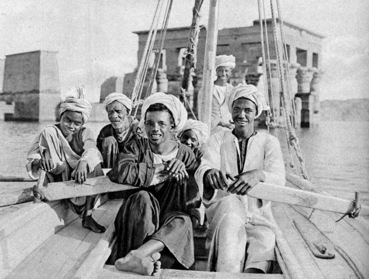ملاحو بربرين ، جزيرة فيلة المغمورة ، مصر ، عام 1922 بواسطة دونالد ماكليش