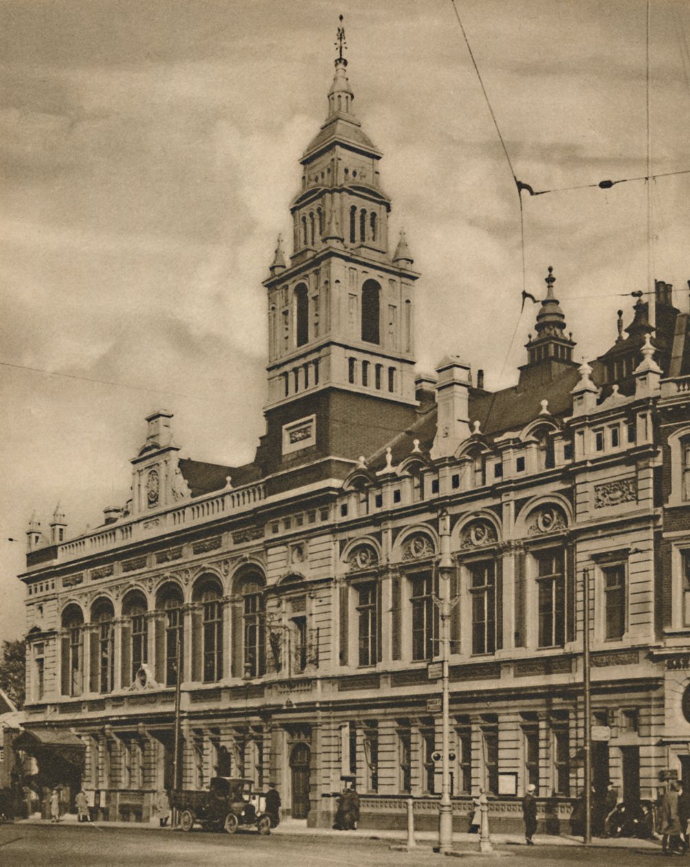 قاعة مدينة هامرسميث من هامرسميث برودواي ، c1935. بواسطة دونالد ماكليش