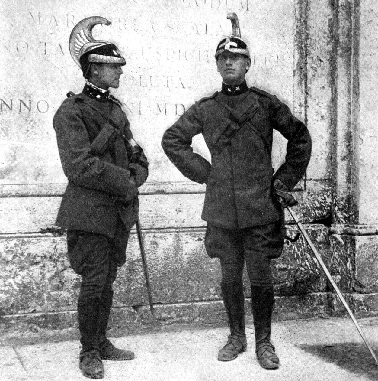 اثنان من الفرسان الإيطاليين ، 1922. بواسطة دونالد ماكليش