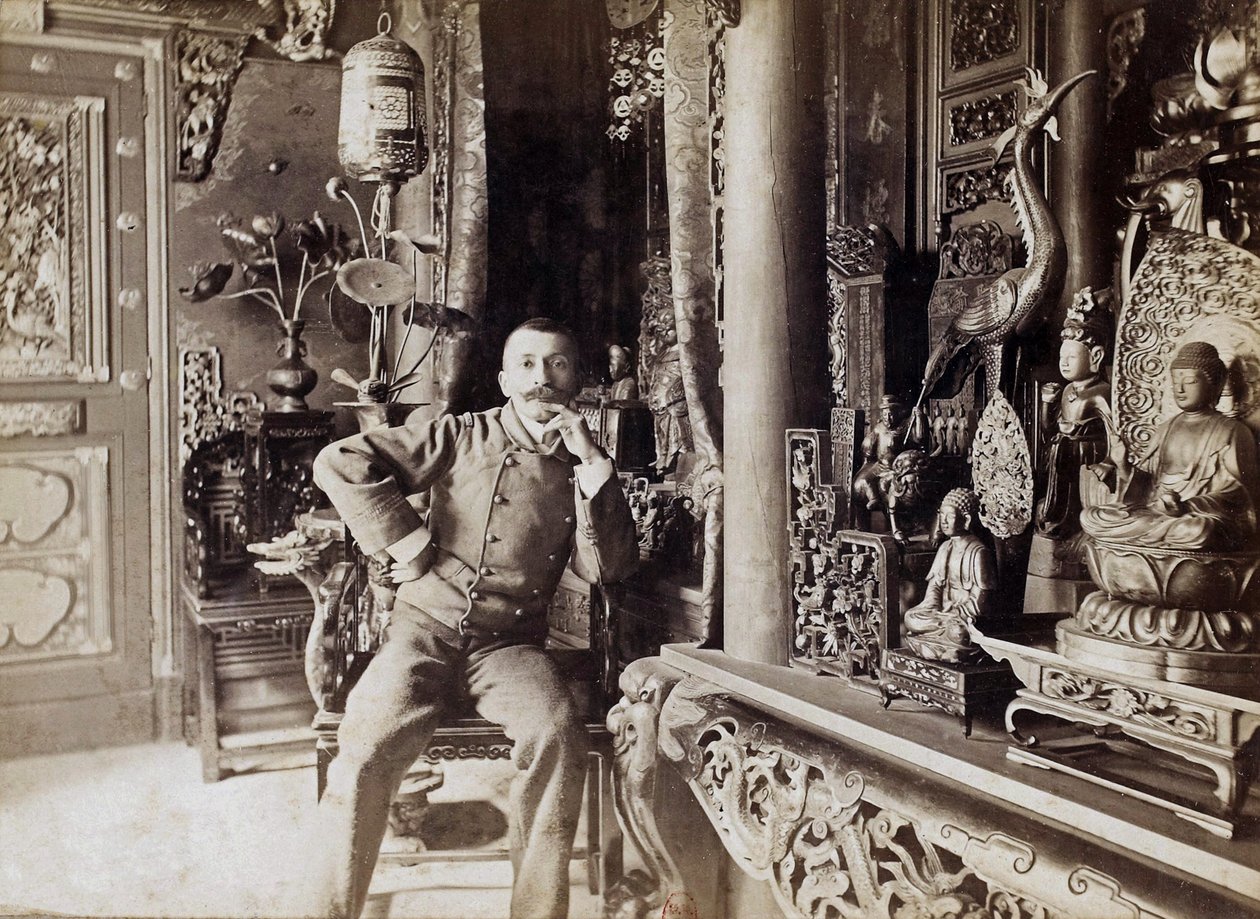 بيير لوتي (1850-1923) كاتب فرنسي ، هنا في المنزل في روشفور ، تصوير بول كاردون الملقب دورناك ، ج. 1892 بواسطة دورناك
