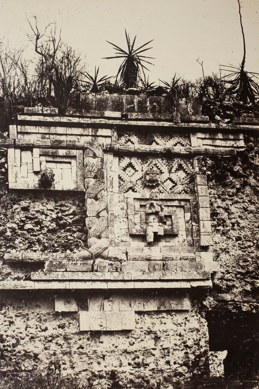 Uxmal ، Indian Bas Relief ، Nun's Palace Uxmal ، Indian Bas Relief ، Nun's Palace ، 1860. بواسطة ديزيريه شارناي
