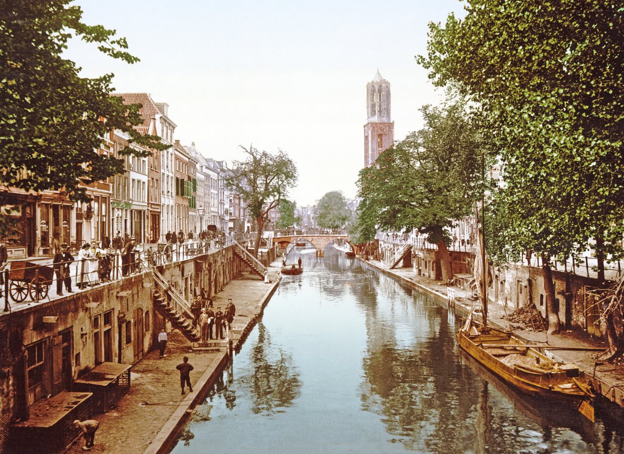 منظر يطل على Oudegracht في أوتريخت ، 1890-1900 بواسطة مصور هولندي