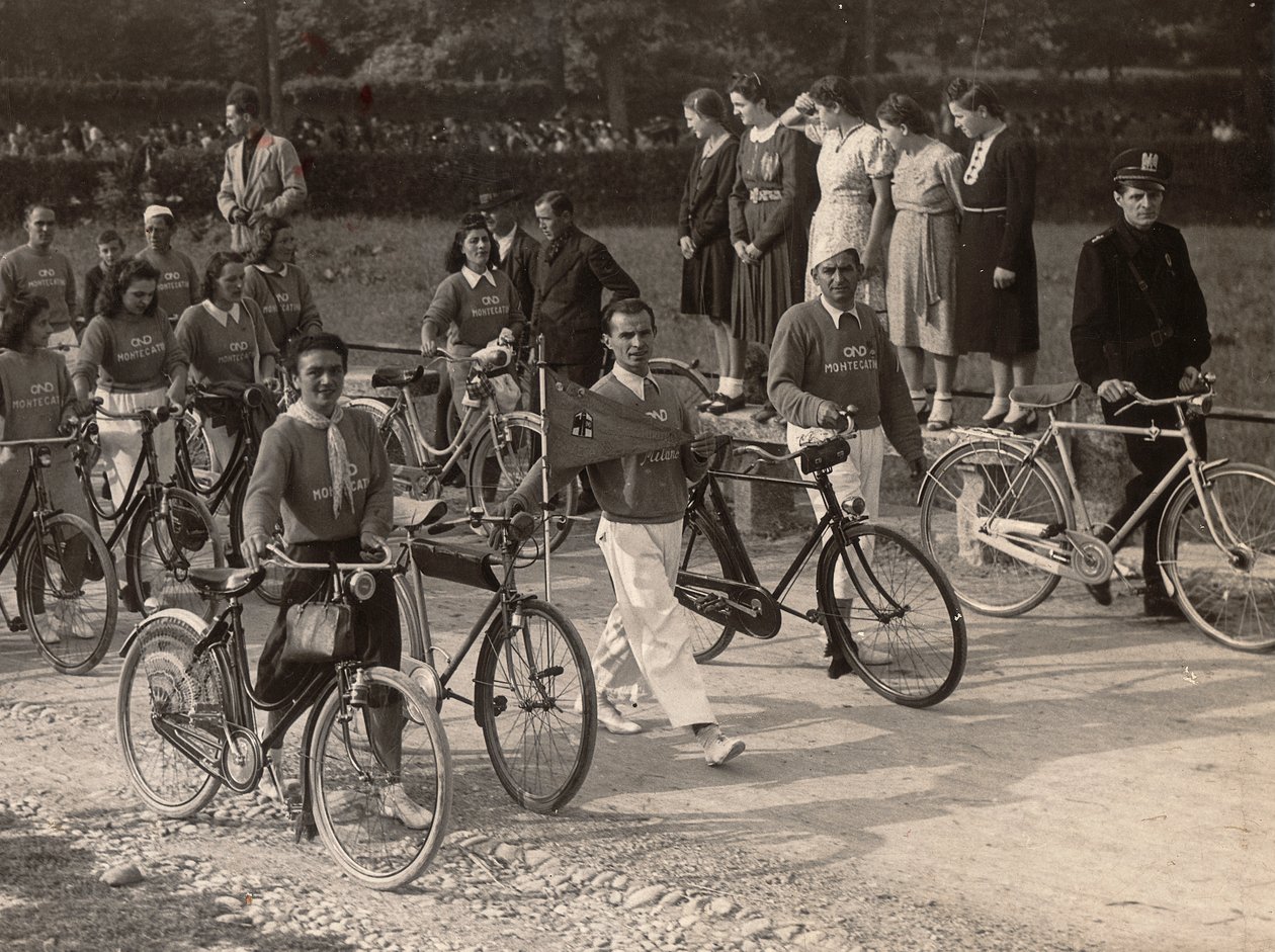 Album "PNF (National Fascist Party)": dopolavoristica bike outing (b/w photo) بواسطة إي مونتيسي
