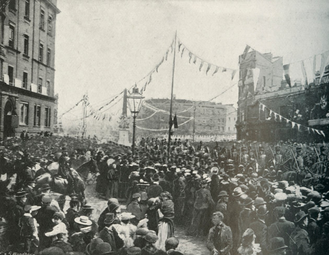 الموكب الملكي: مدفعية الحصان الملكي يمر بسيرك جورج ، بورو ، 1897 بواسطة E. and S. Woodbury