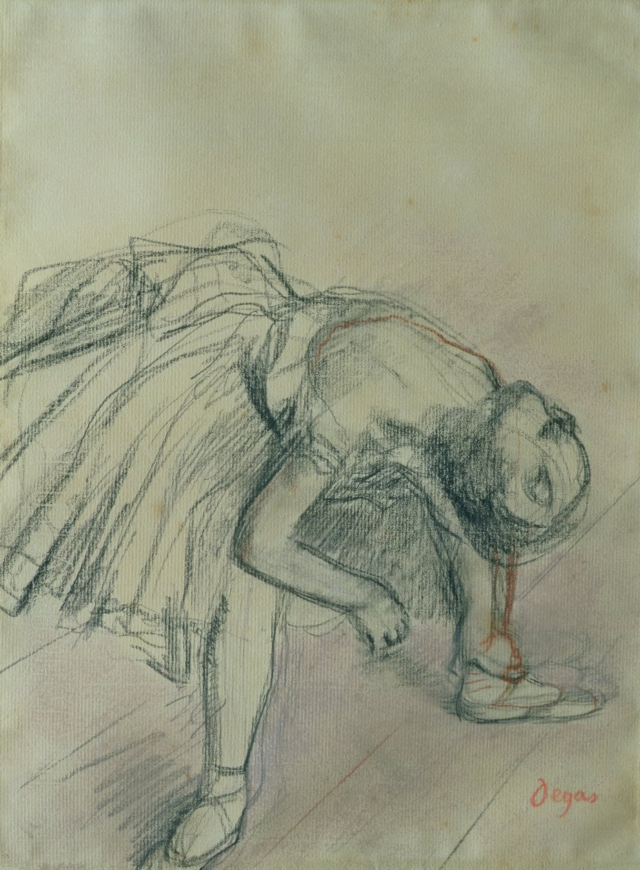 راقصة تحدد شبشبها ، c.1865 (فحم على ورق) بواسطة إدغار ديغا
