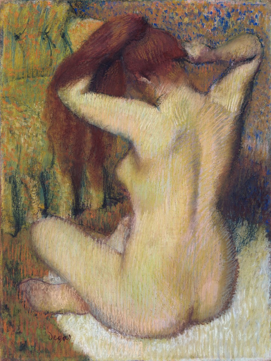 امرأة تمشيط شعرها ، c.1888-90 (باستيل على ورق نسج أخضر فاتح مثبت على جبل) بواسطة إدغار ديغا