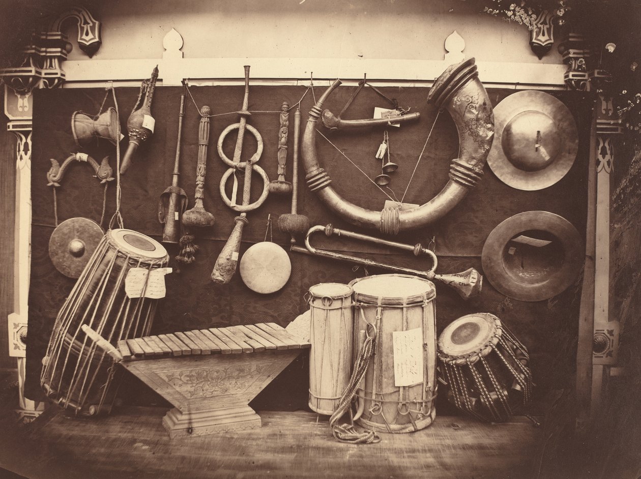 الحياة الساكنة للآلات الموسيقية ، c.1863 (صورة بالأبيض والأسود) بواسطة إدموند ليبل