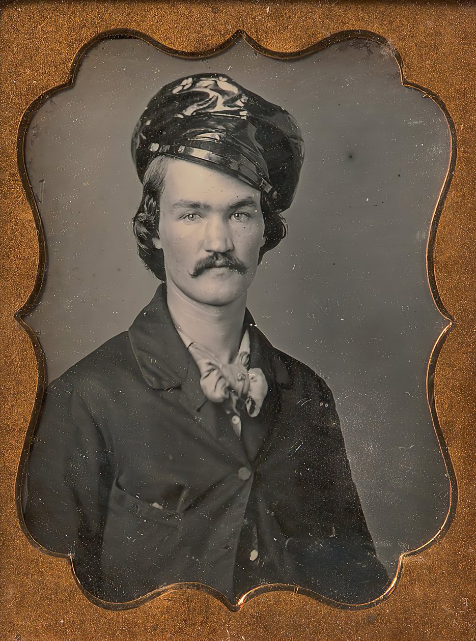 رجل ذو شارب يرتدي قبعة من الجلد الزيتي ، 1854-55. بواسطة إدوارد إم تايلر