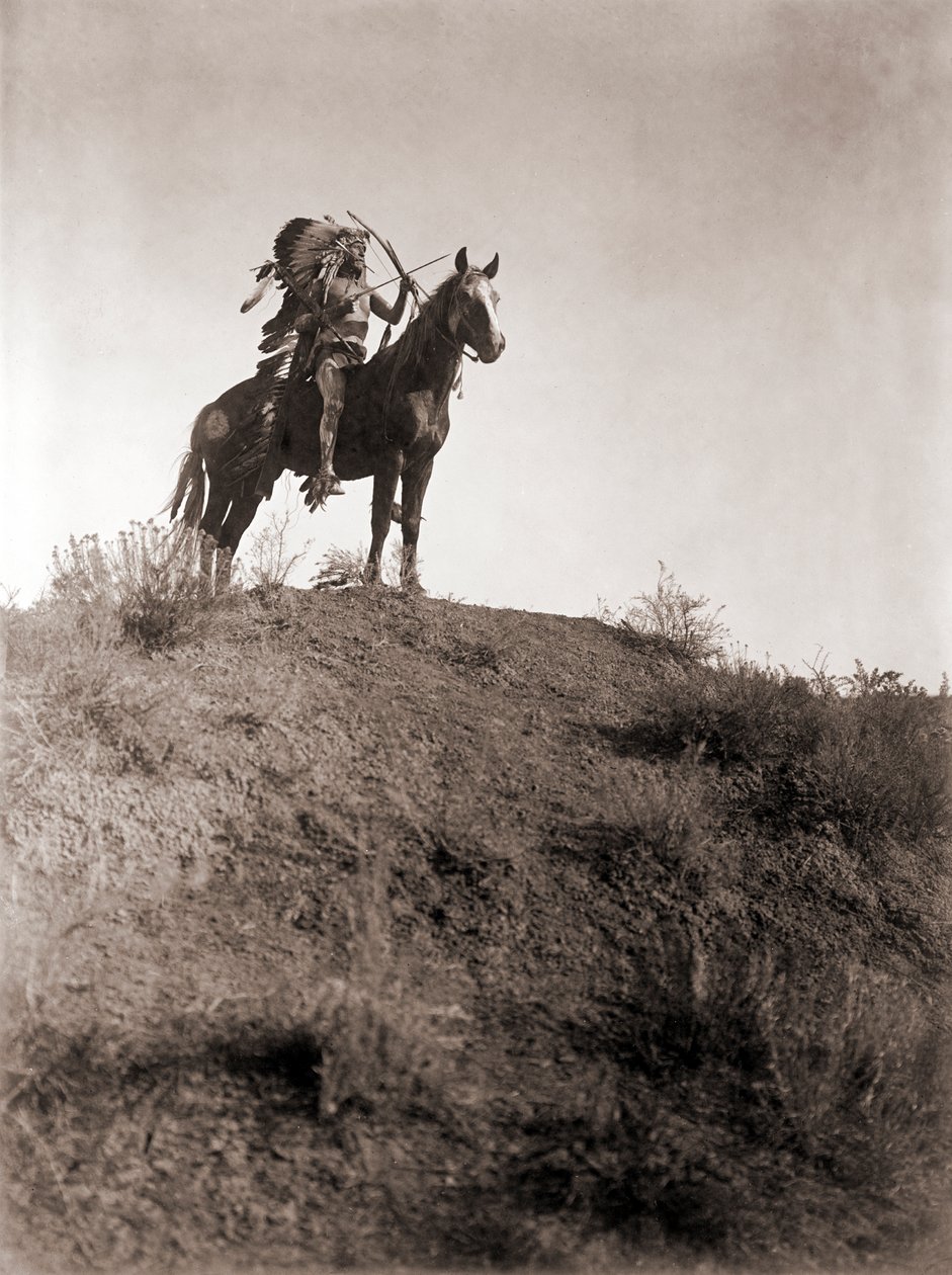 محارب Absaroke على ظهور الخيل بواسطة إدوارد س. كورتيس ، حوالي عام 1910 (طباعة فضية) بواسطة إدوارد شريف كيرتس