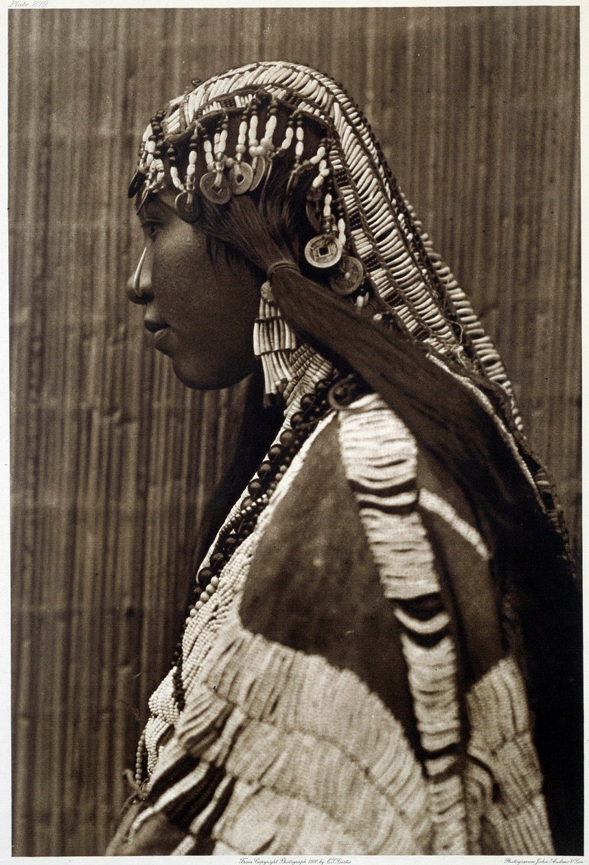 Indian of America: "" Portrait of Indian Girl "" تصوير الأمريكي إدواردز كيرتس (1868-1952) ، القرن العشرين. لاروشيل ، متحف العالم الجديد بواسطة إدوارد شريف كيرتس