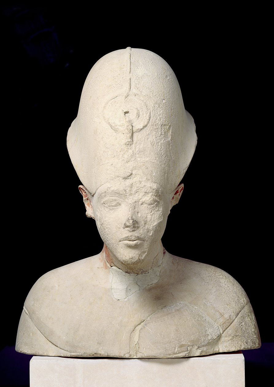 تمثال نصفي للملك أمينوفيس الرابع (إخناتون) من تل العمارنة ، المملكة الحديثة ، c.1353-1337 قبل الميلاد (الحجر الجيري) بواسطة الأسرة الثامنة عشر المصرية
